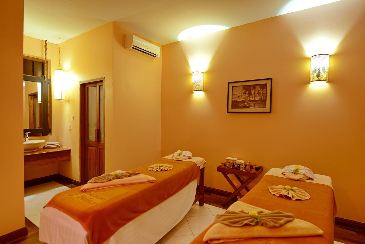 Aureum Palace & Ngwe Saung โรงแรม