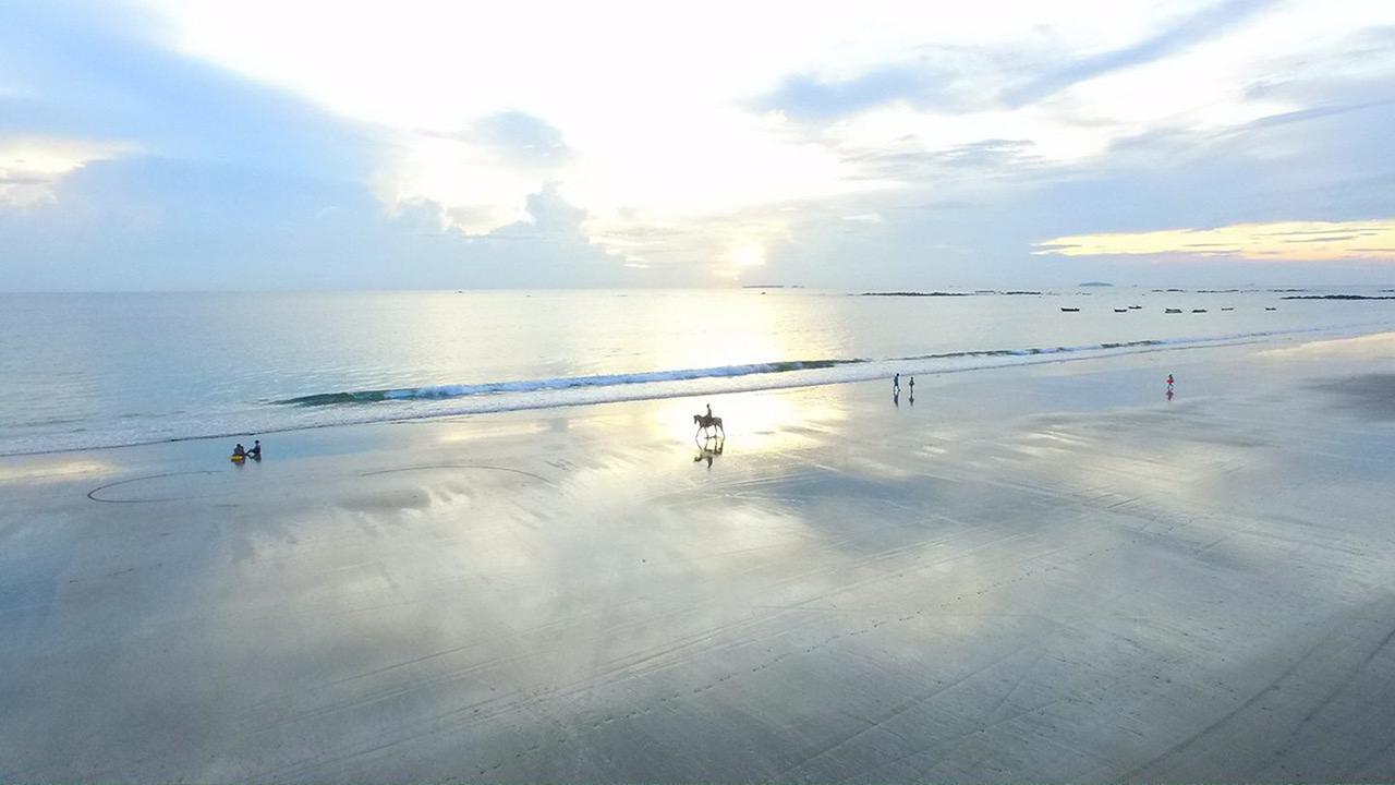 Aureum Palace & Ngwe Saung โรงแรม หง่วยวง