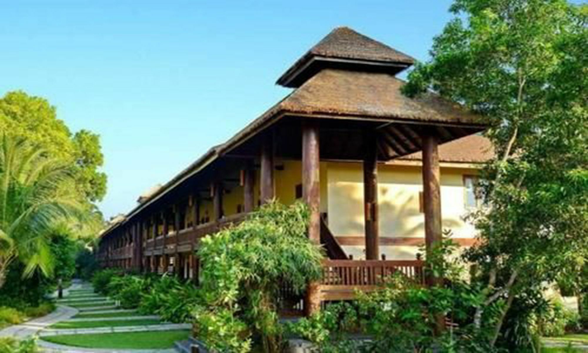 Aureum Palace & Ngwe Saung โรงแรม หง่วยวง
