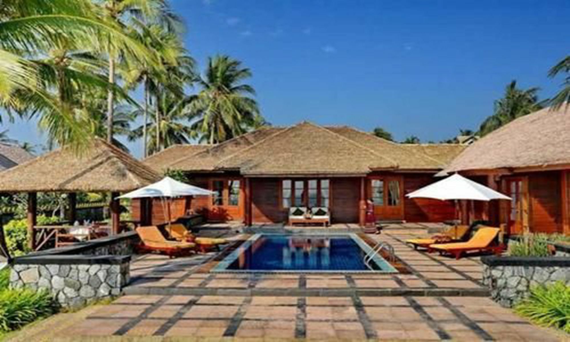 Aureum Palace & Ngwe Saung หง่วยวง