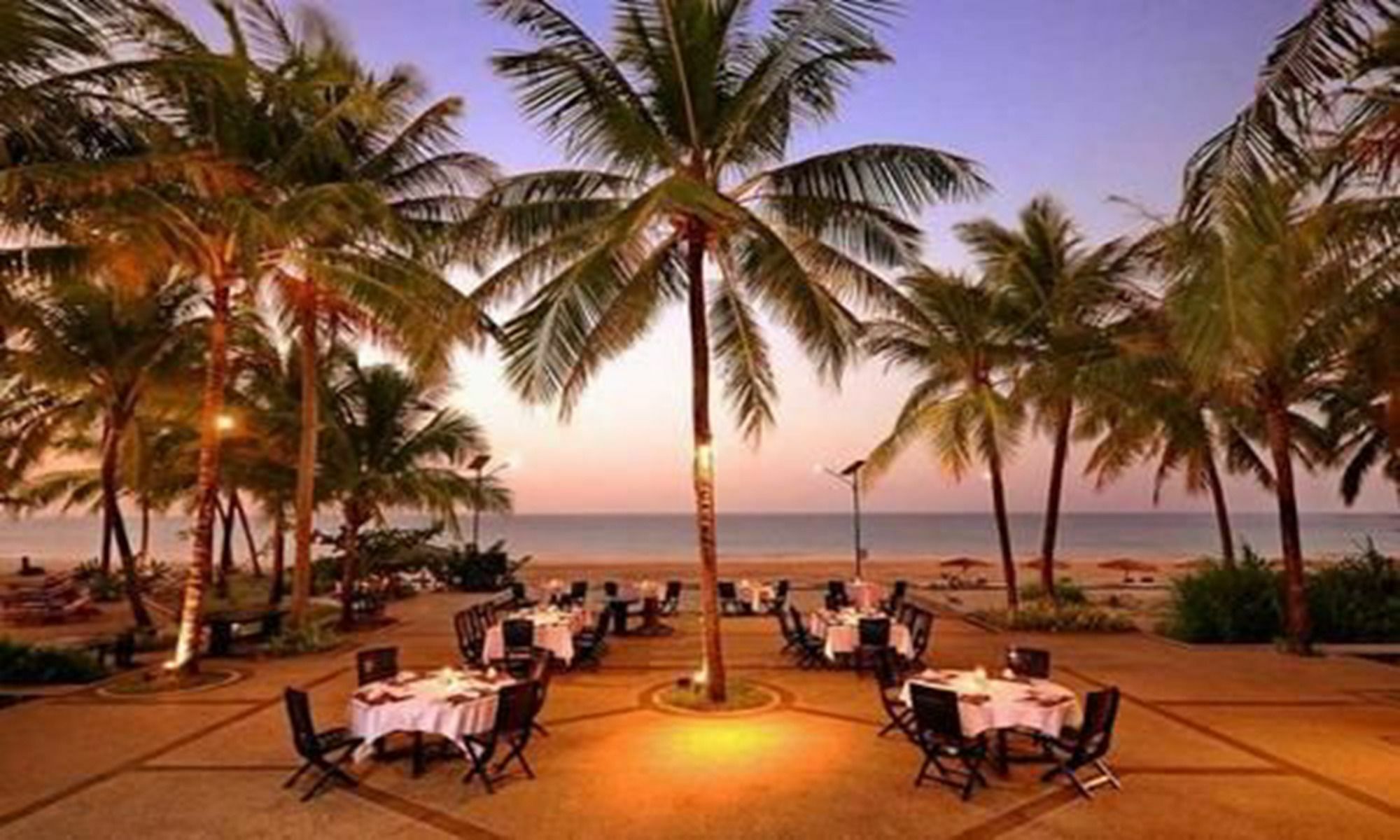 Aureum Palace & Ngwe Saung หง่วยวง