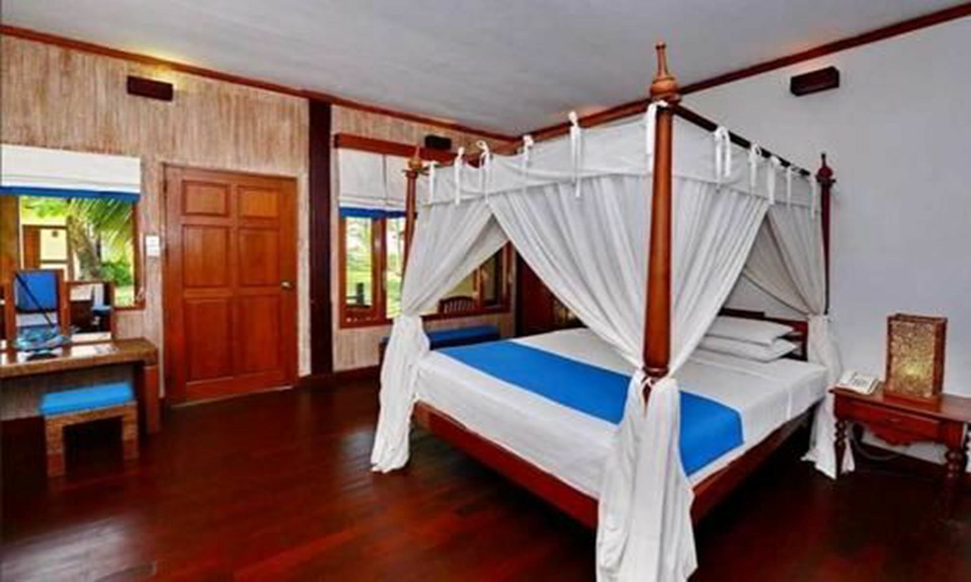 Aureum Palace & Ngwe Saung โรงแรม 5*