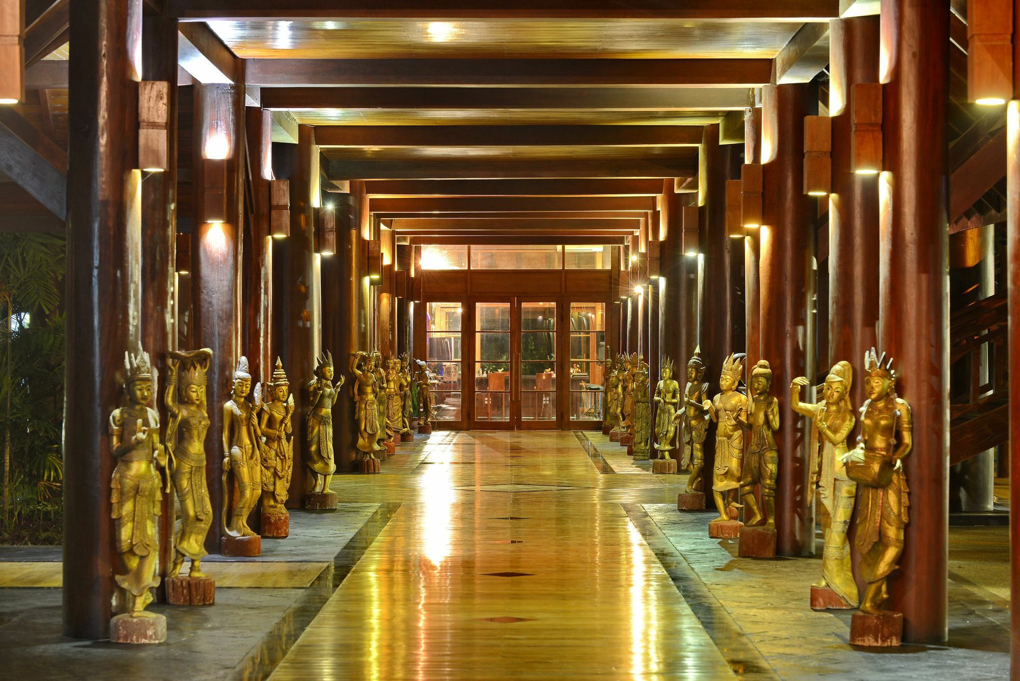 Aureum Palace & Ngwe Saung Hotel Ngwesaung
